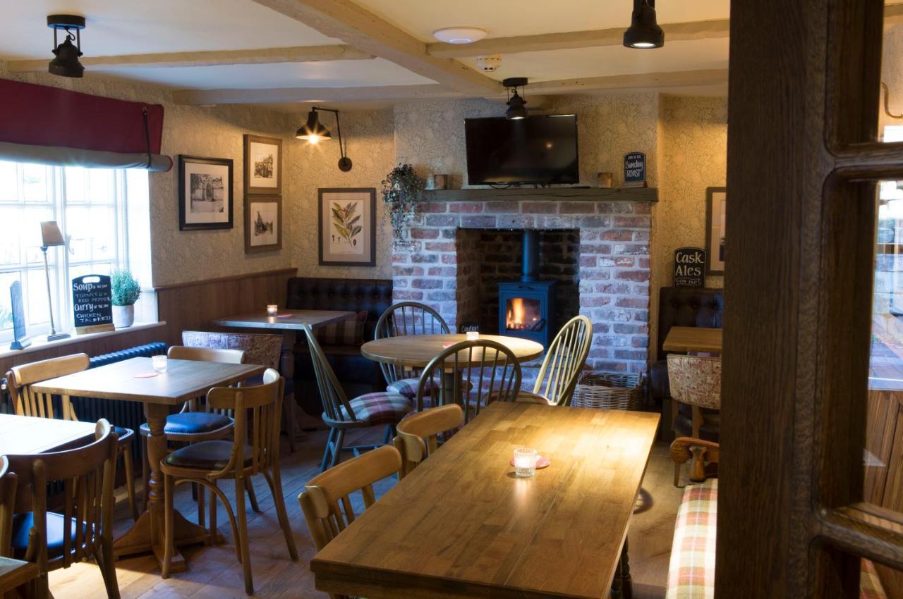 Red Lion Inn Little Budworth エクステリア 写真